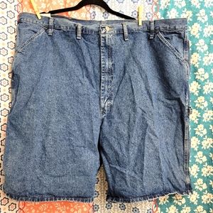 NWT.  Wrangler men's Carpenter shorts.  Size 50.  (418)